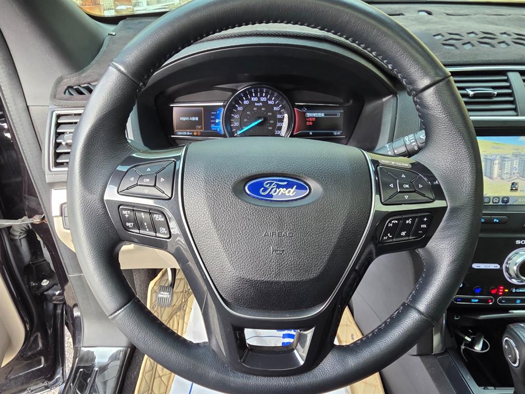 Ford Explorer - Vista 10