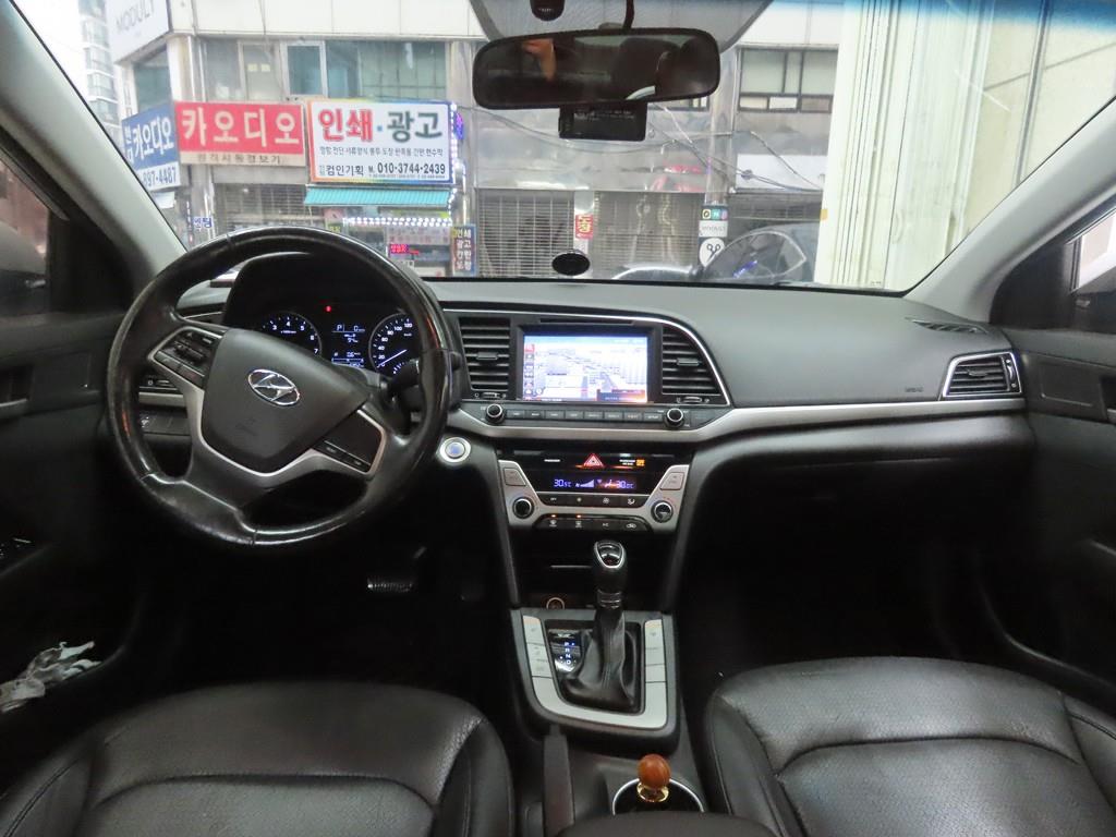 HYUNDAI Avante - Vista 7