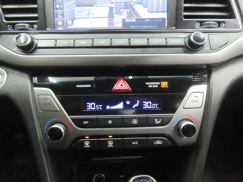 HYUNDAI Avante - Vista 12