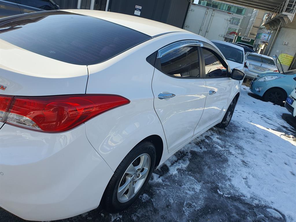 HYUNDAI Avante - Vista 4