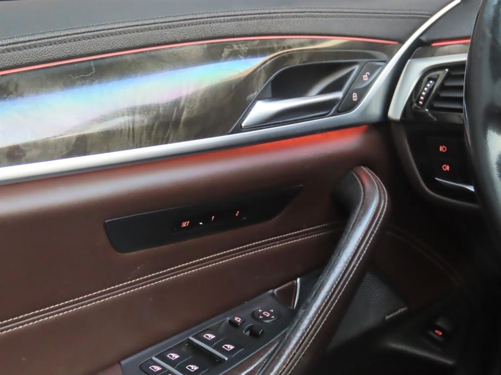 BMW 5 Series 2018 Negro - Importación desde Corea - HF Imports Iquique - Foto 9