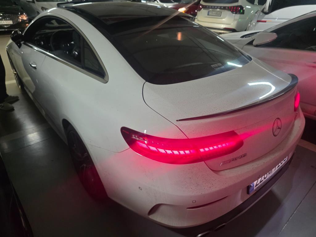 Mercedes Benz E class - Vista 4