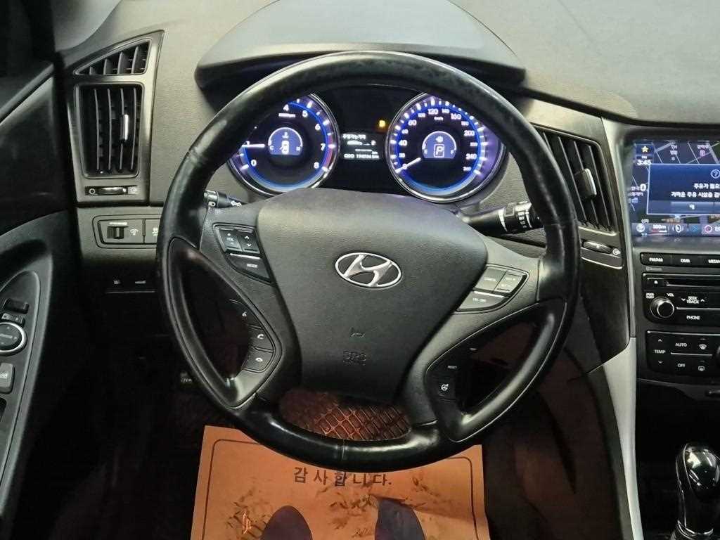 HYUNDAI Sonata - Vista 9