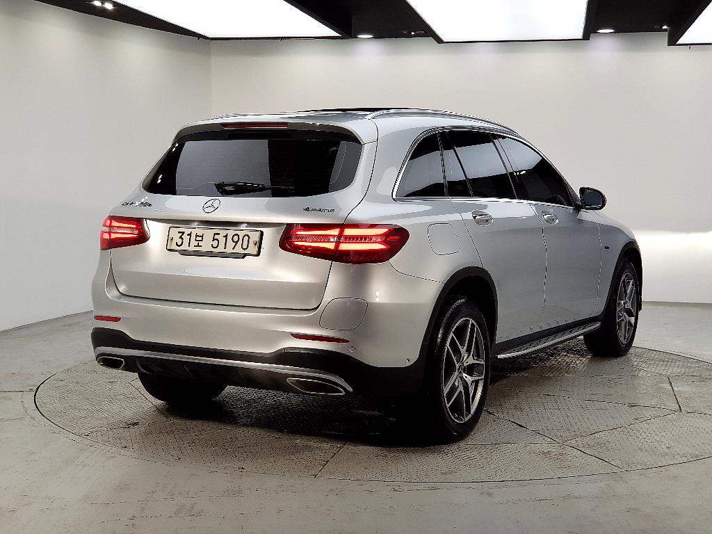 Mercedes Benz GLC Class - Vista 4