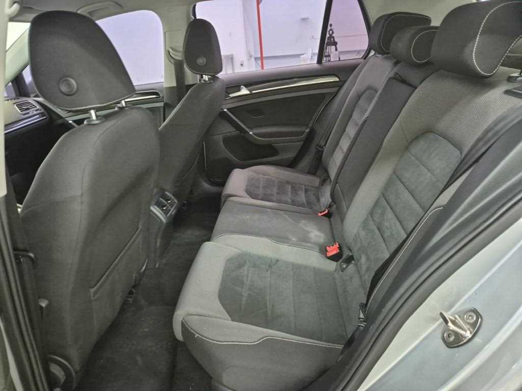 Volkswagen Golf - Vista 12