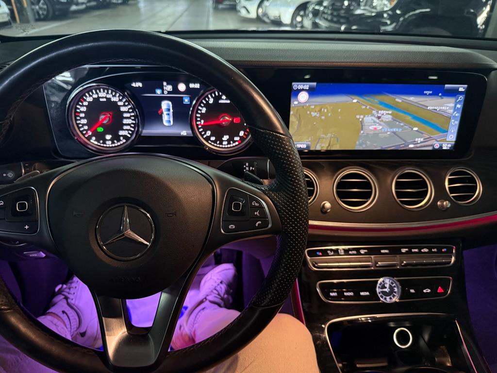 Mercedes Benz E class - Vista 9