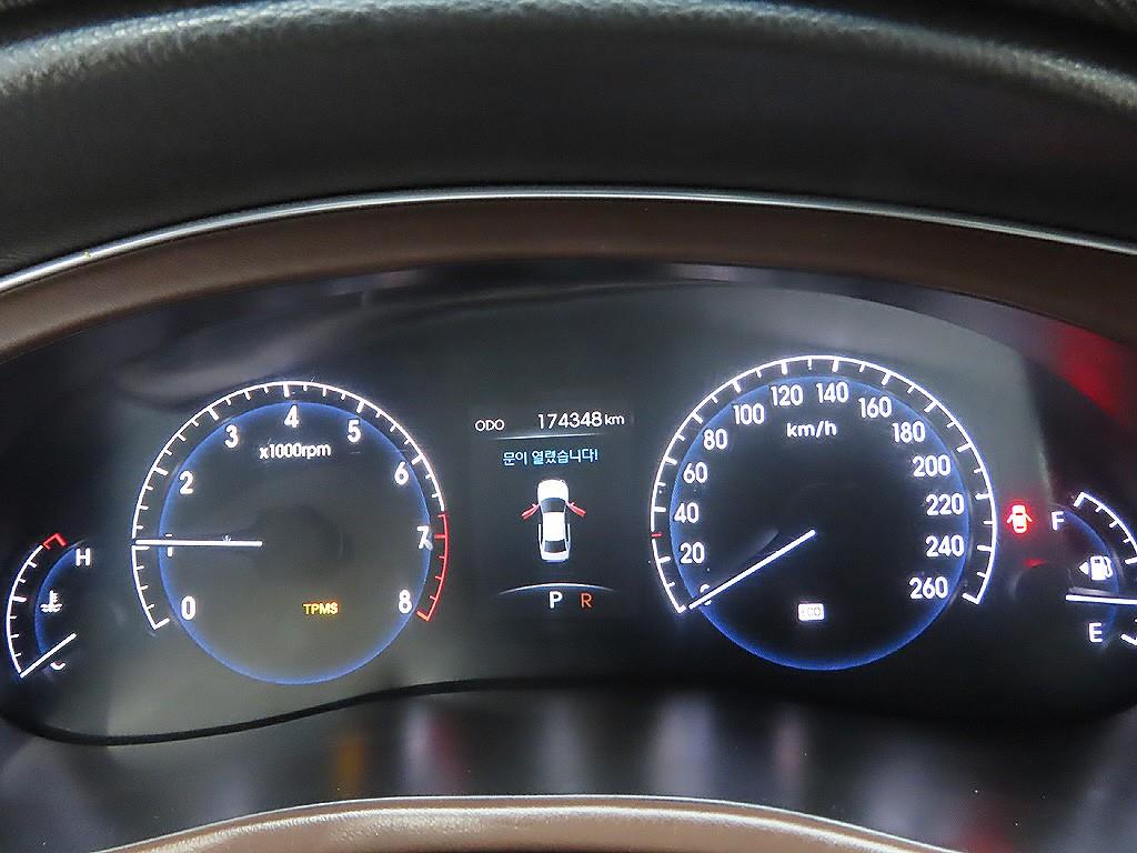 HYUNDAI Genesis - Vista 11