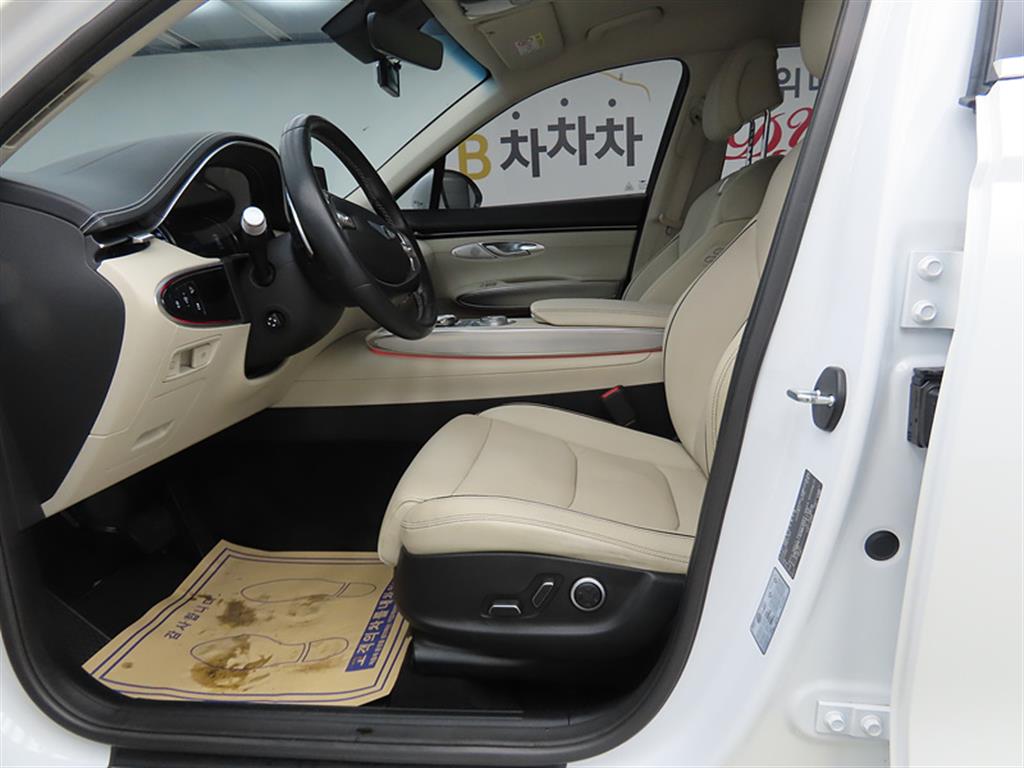 Genesis GV70 - Vista 5