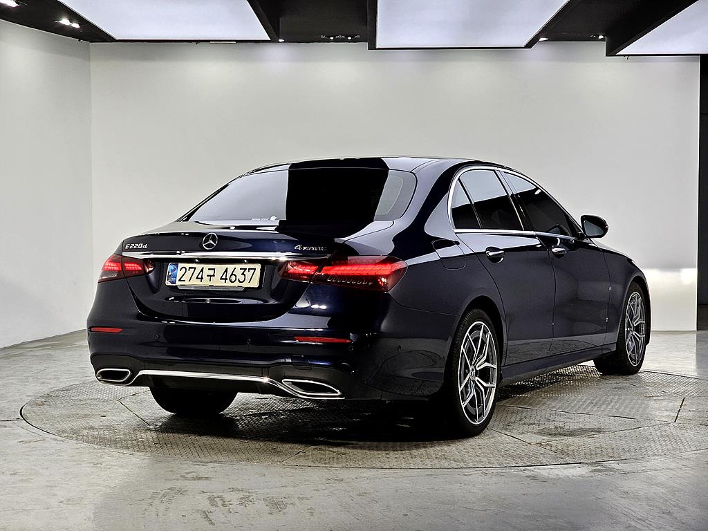 Mercedes Benz E class - Vista 4