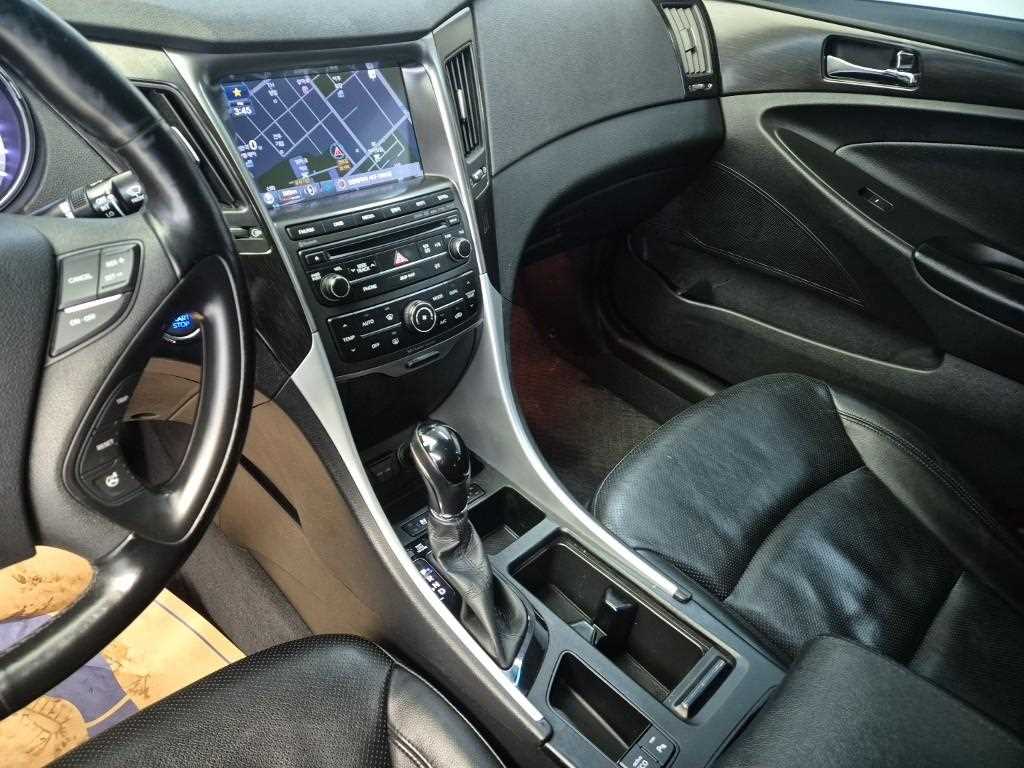 HYUNDAI Sonata - Vista 10