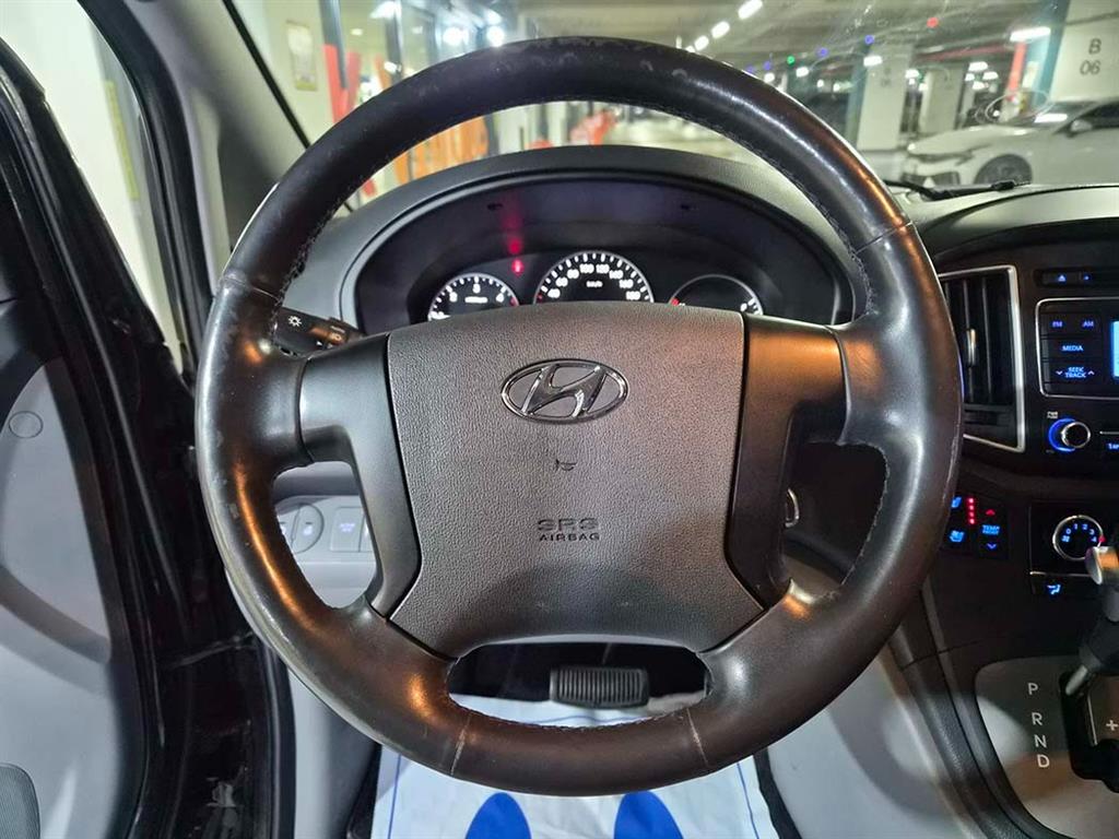 HYUNDAI Starex - Vista 10