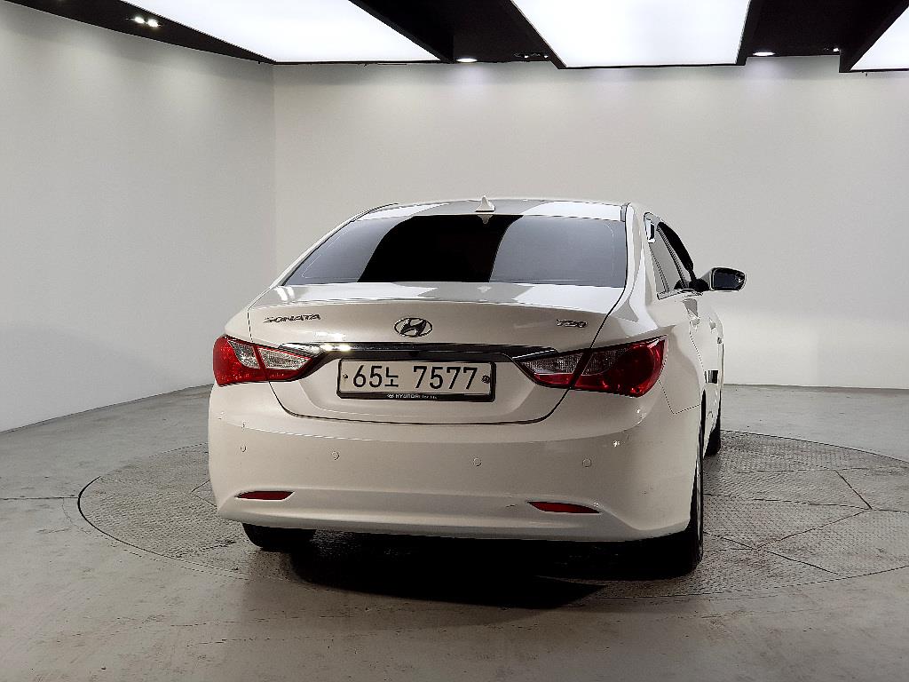 HYUNDAI Sonata - Vista 3