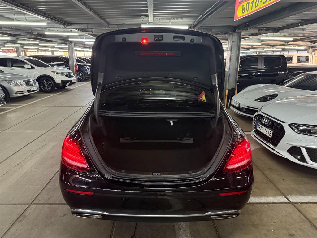 Mercedes Benz E class - Vista 6