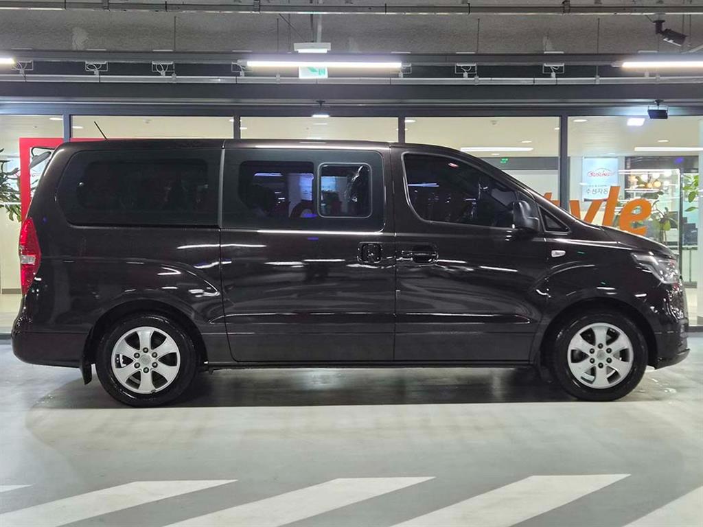 HYUNDAI Starex - Vista 3