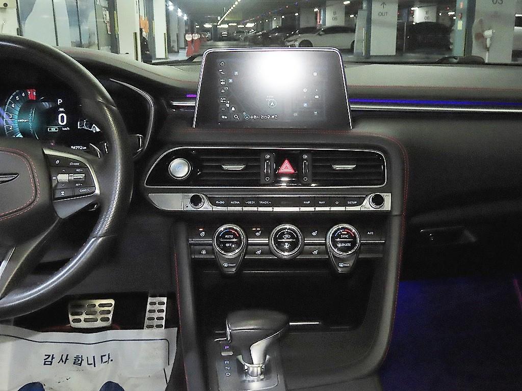 Genesis G70 - Vista 11