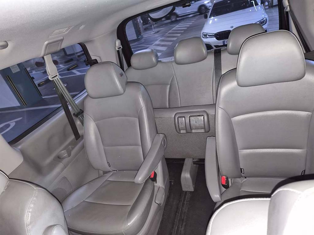 HYUNDAI Starex - Vista 8