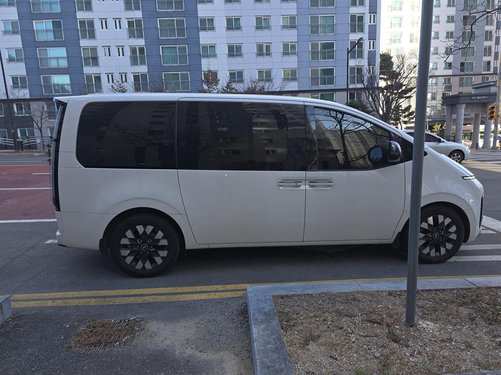 HYUNDAI Staria - Vista 2