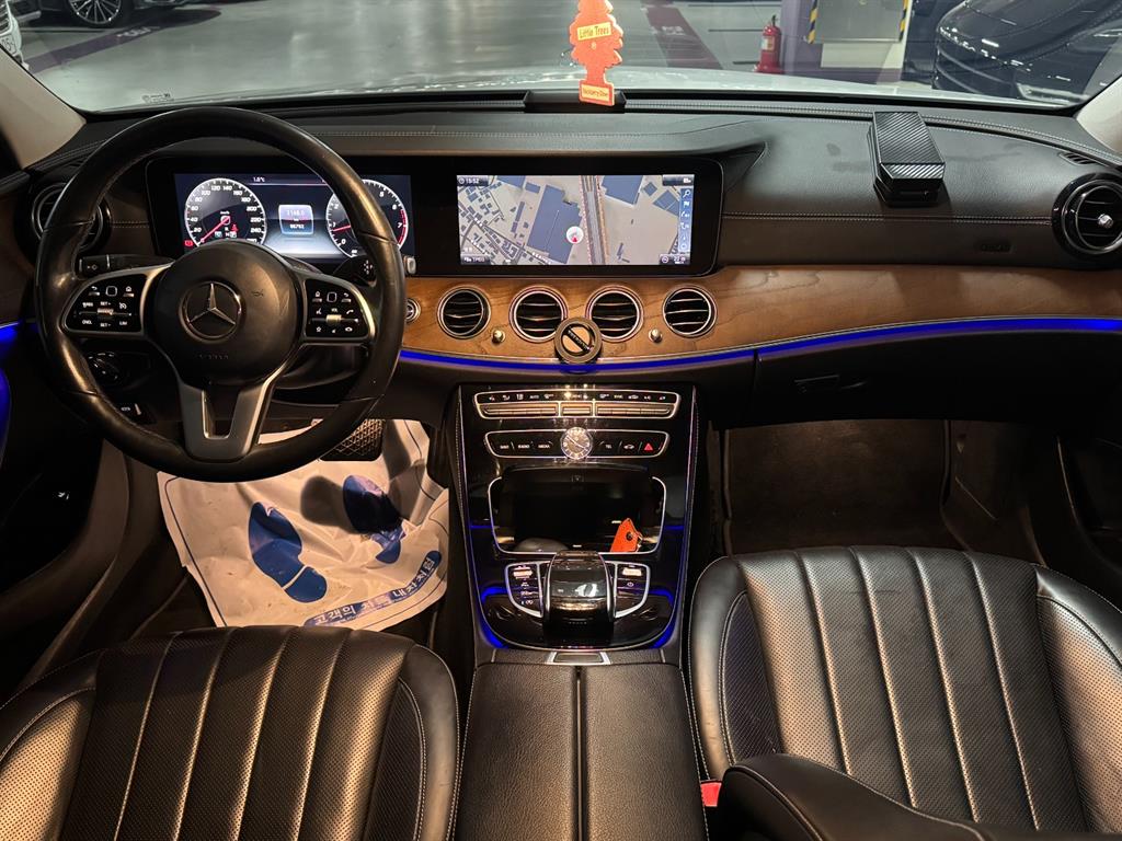 Mercedes Benz E class - Vista 10