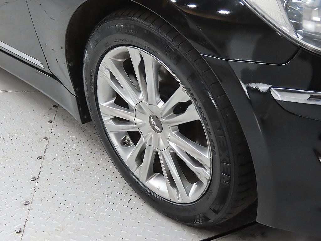 HYUNDAI Genesis - Vista 9