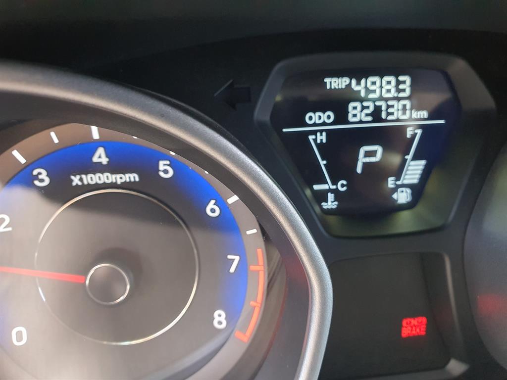 HYUNDAI Avante - Vista 5