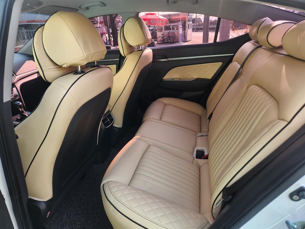 HYUNDAI Avante - Vista 11