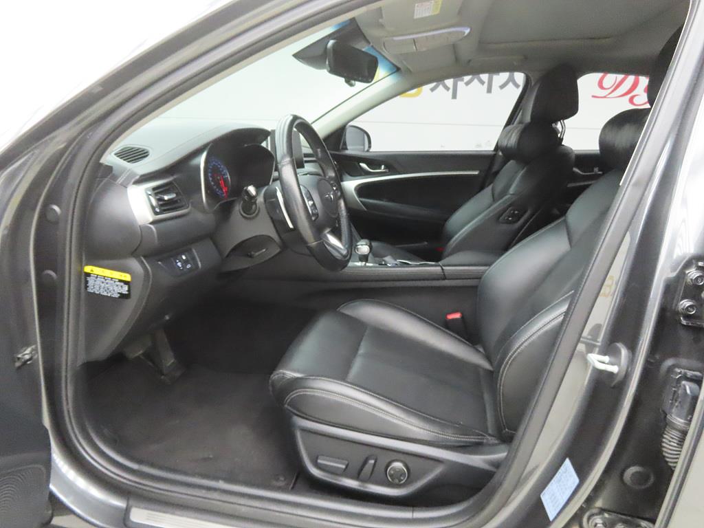 Genesis G70 - Vista 5