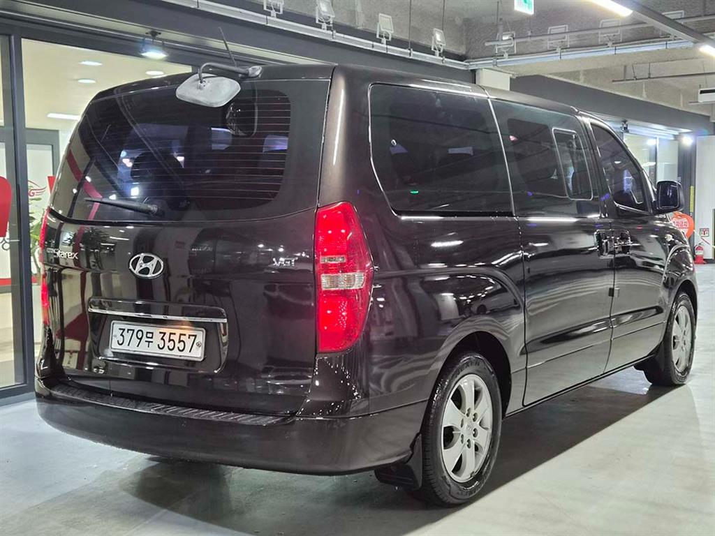 HYUNDAI Starex - Vista 4
