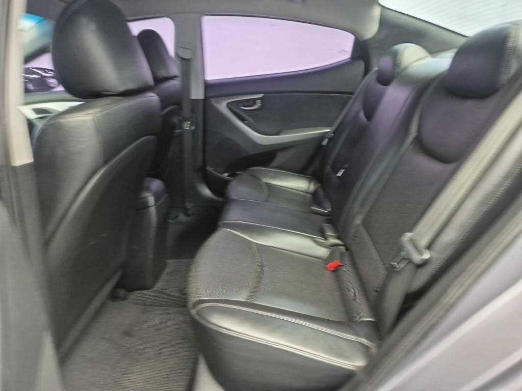 HYUNDAI Avante - Vista 12