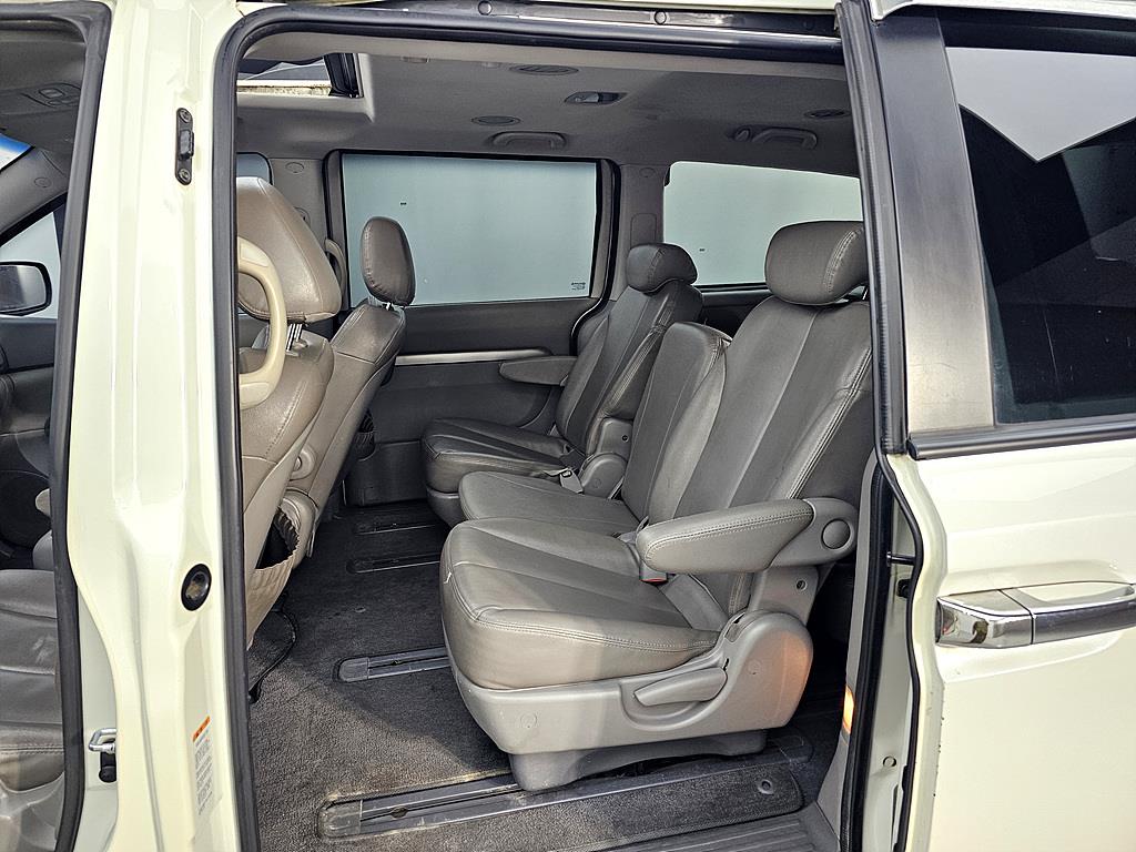 KIA Carnival - Vista 9