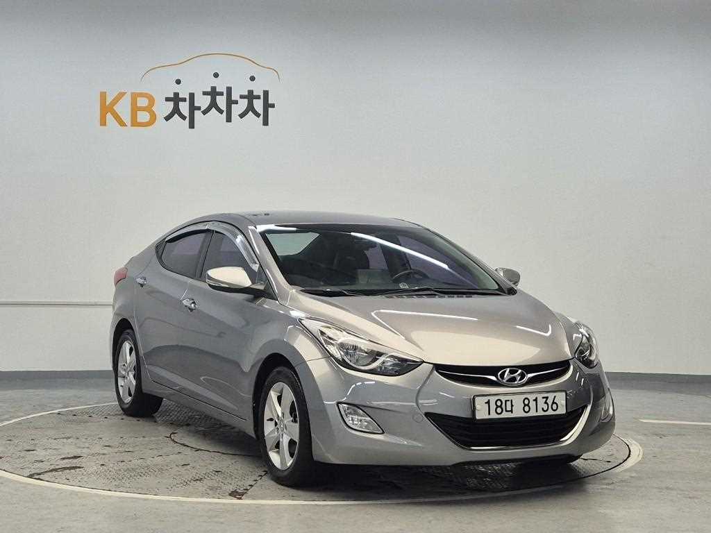 HYUNDAI Avante - Vista 4