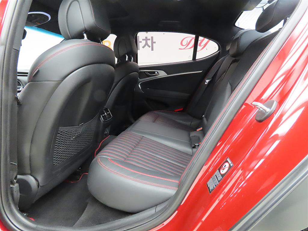 Genesis G70 - Vista 6