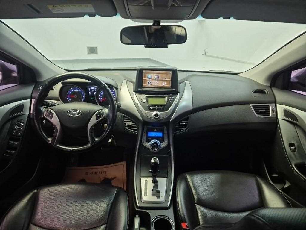 HYUNDAI Avante - Vista 7