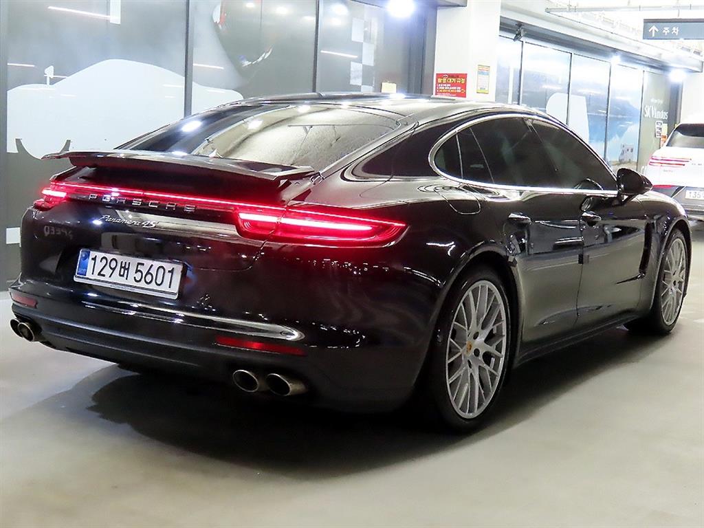 Porsche Panamera - Vista 4