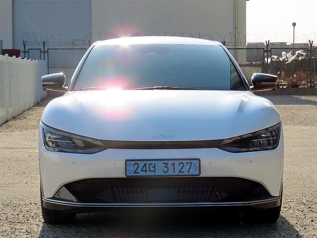 KIA EV6 2023 Blanco - Importación desde Corea - HF Imports Iquique - Foto 1