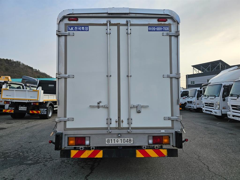 medium and large cargo truck - Vista 5