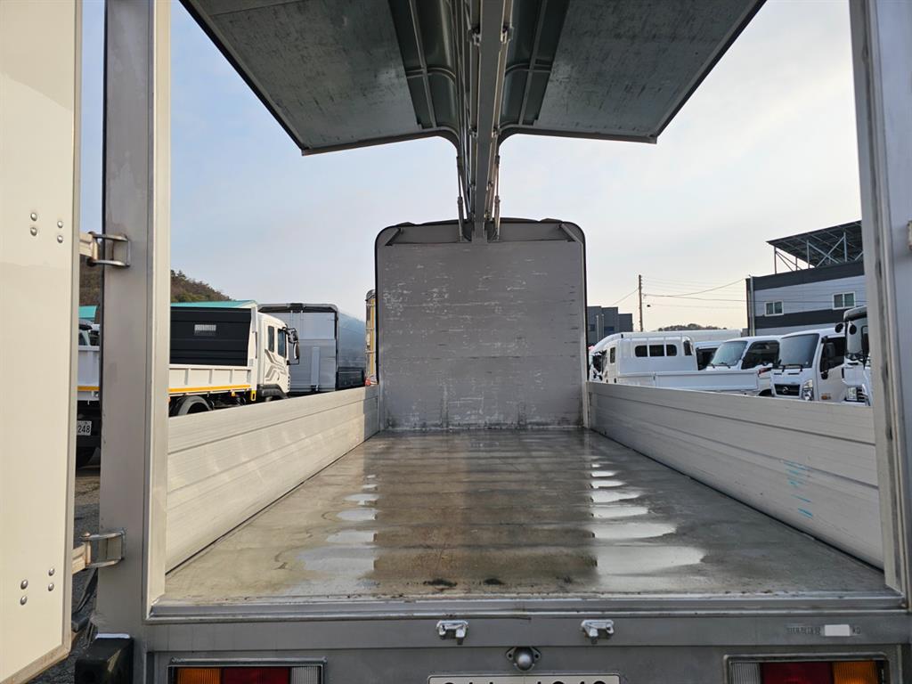 medium and large cargo truck - Vista 9