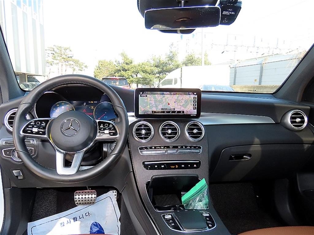 Mercedes Benz GLC Class - Vista 7