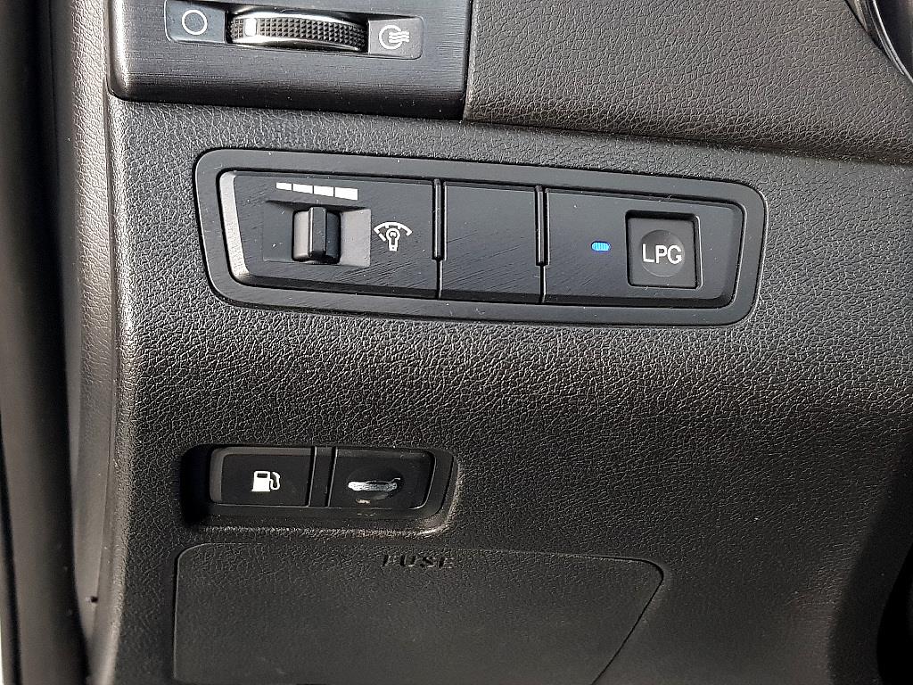 HYUNDAI Sonata - Vista 12