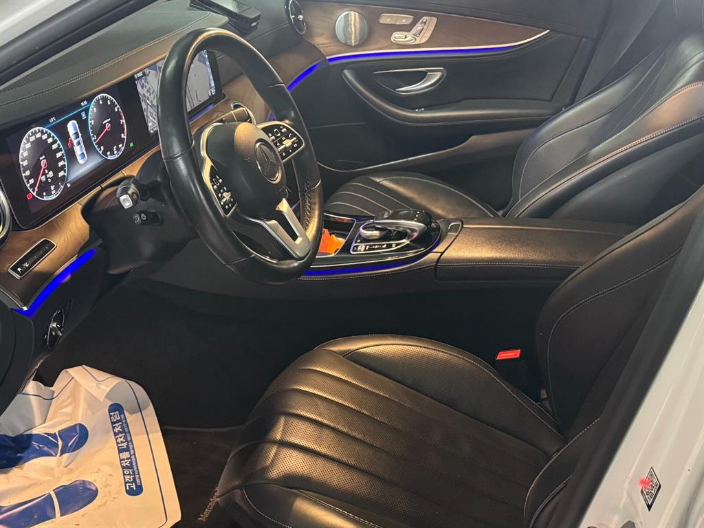 Mercedes Benz E class - Vista 11