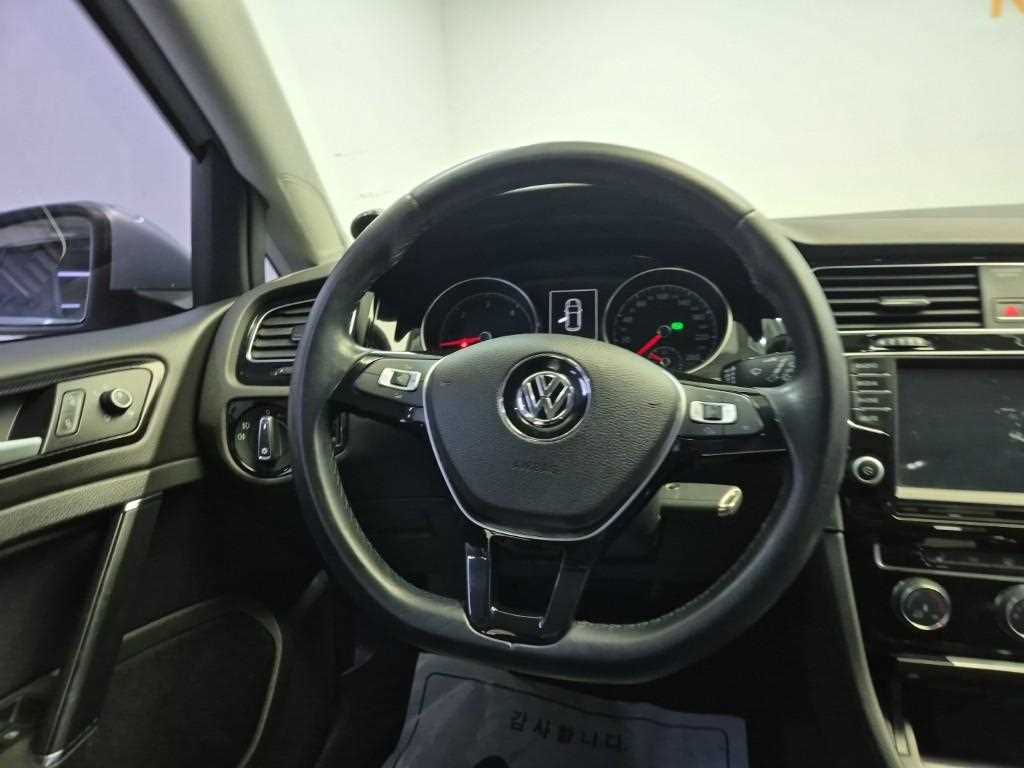 Volkswagen Golf - Vista 9