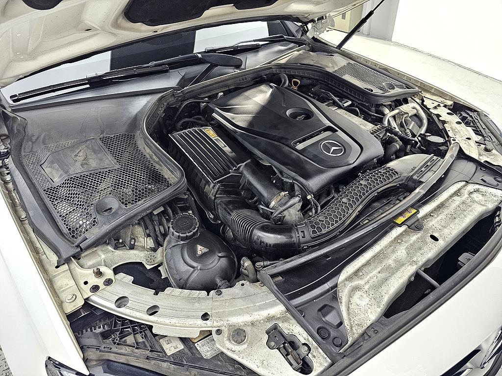 Mercedes Benz C Class - Vista 6