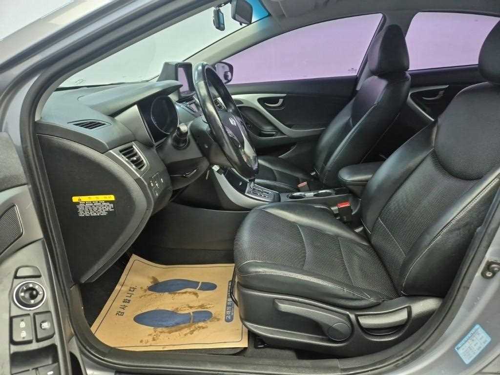 HYUNDAI Avante - Vista 11