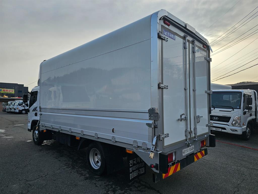 medium and large cargo truck - Vista 6