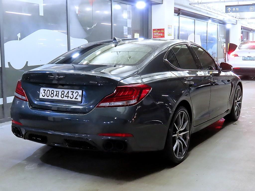 Genesis G70 - Vista 4