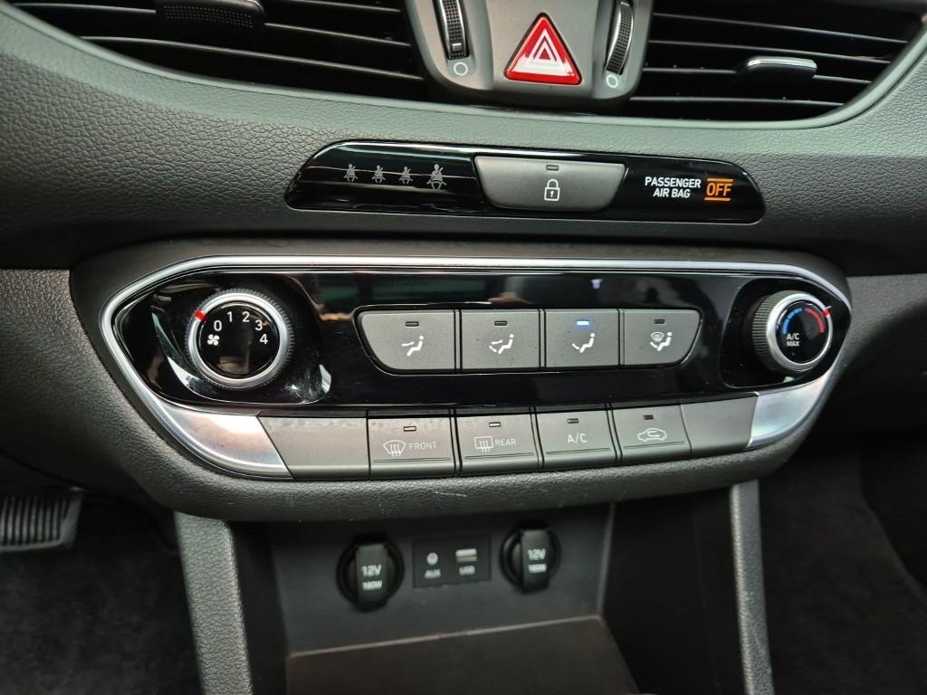 HYUNDAI i30 - Vista 10