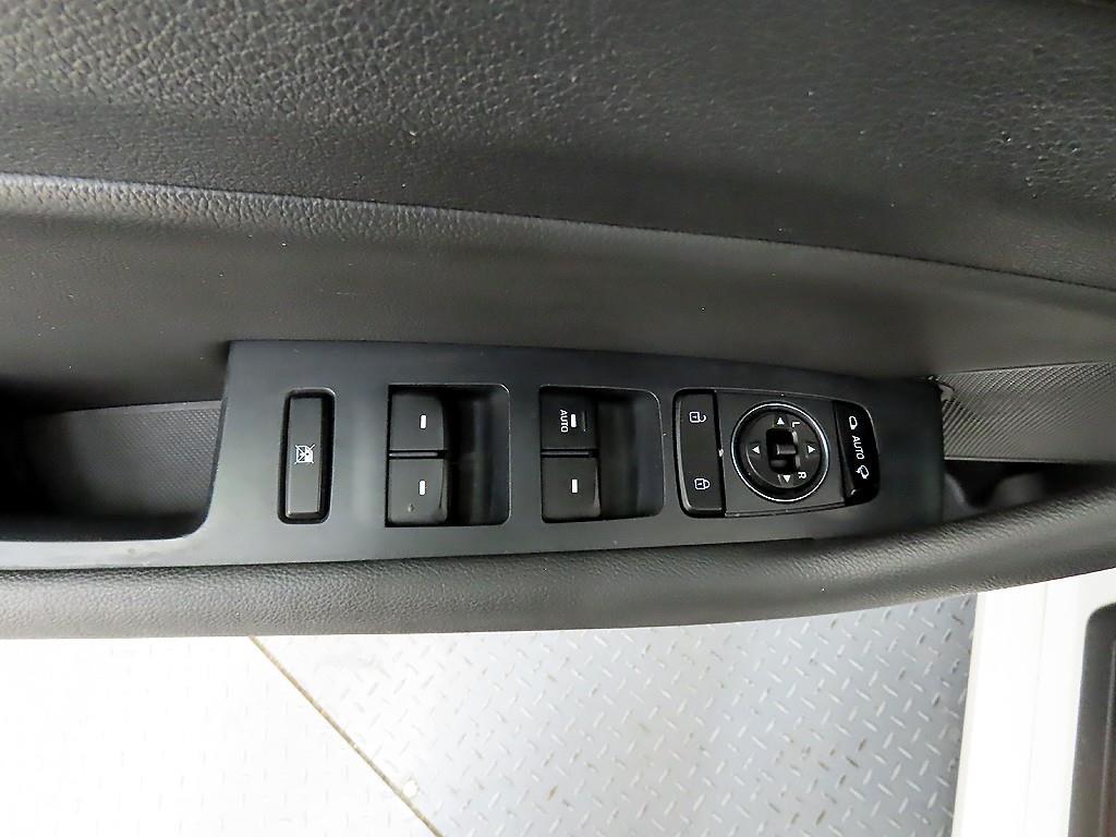 HYUNDAI Sonata - Vista 11