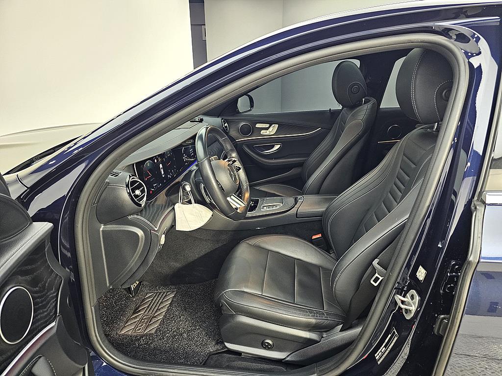 Mercedes Benz E class - Vista 8