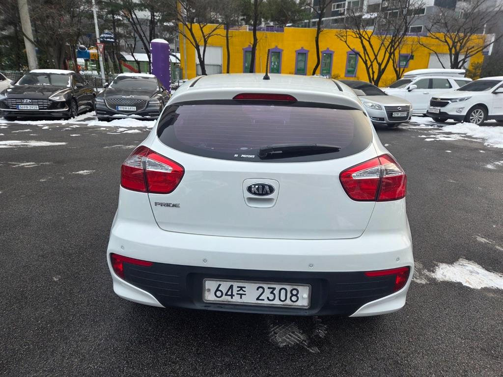 KIA Pride - Vista 4