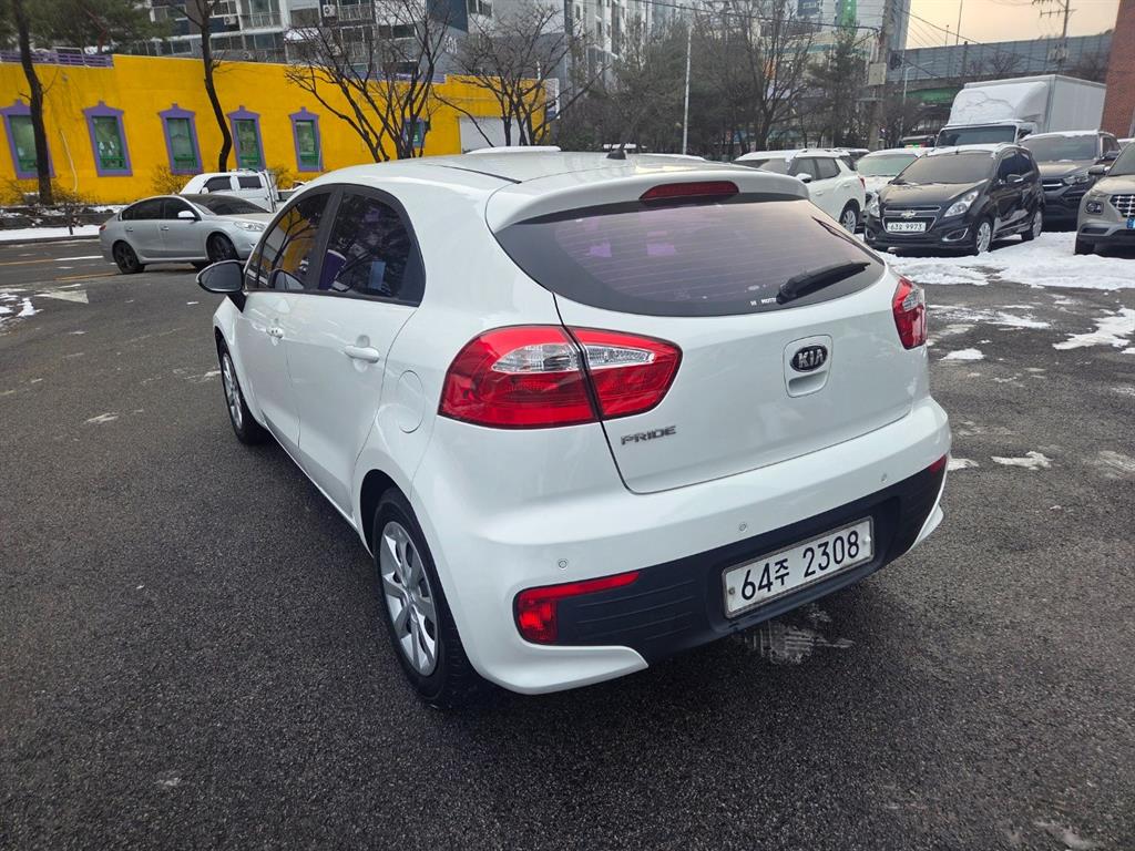 KIA Pride - Vista 5