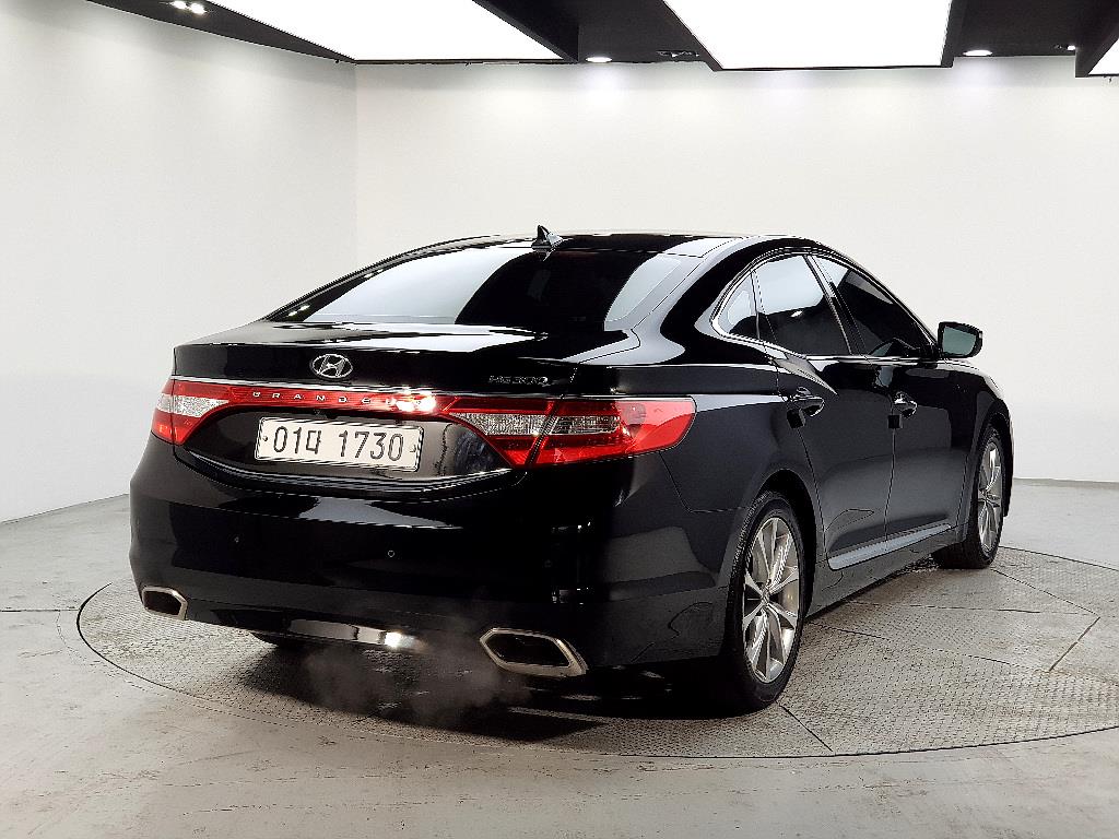 HYUNDAI Grandeur - Vista 4